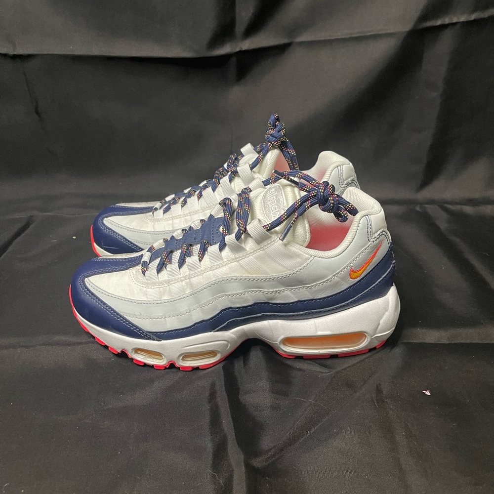 Women’s Nike Air Max 95 - Picture 4 of 5